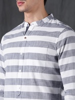 Men Blue & White Slim Fit Striped Casual Shirt